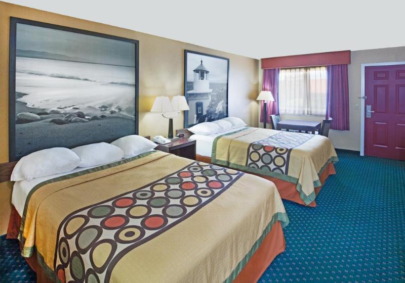 Super 8 By Wyndham Fortuna Exterior photo
